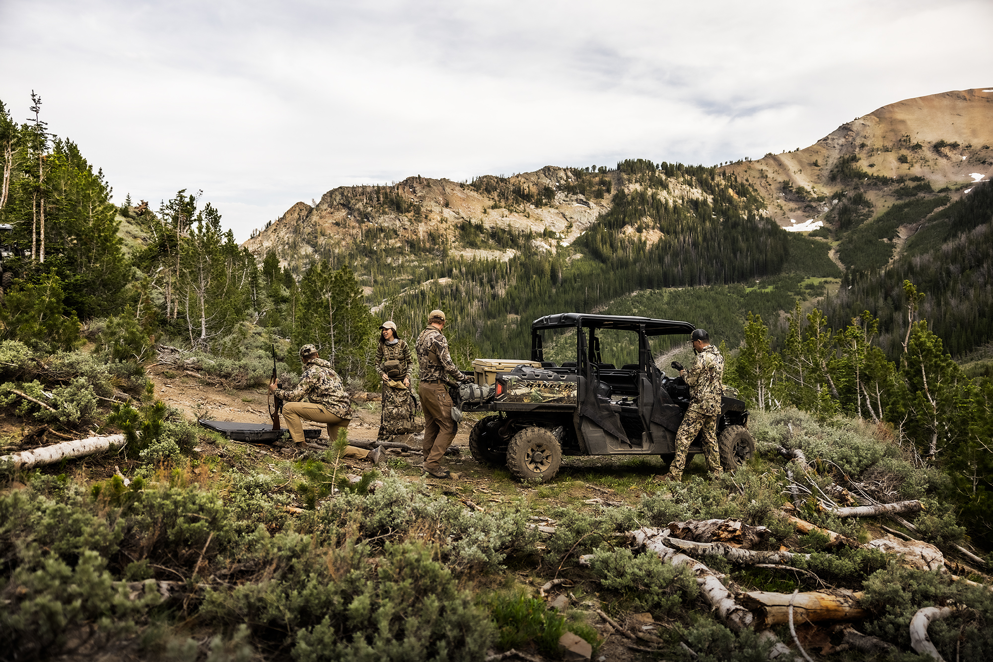 2022-ranger-crew-sp570-ride-command-ppc-image-lifestyle_SIX6602_06978