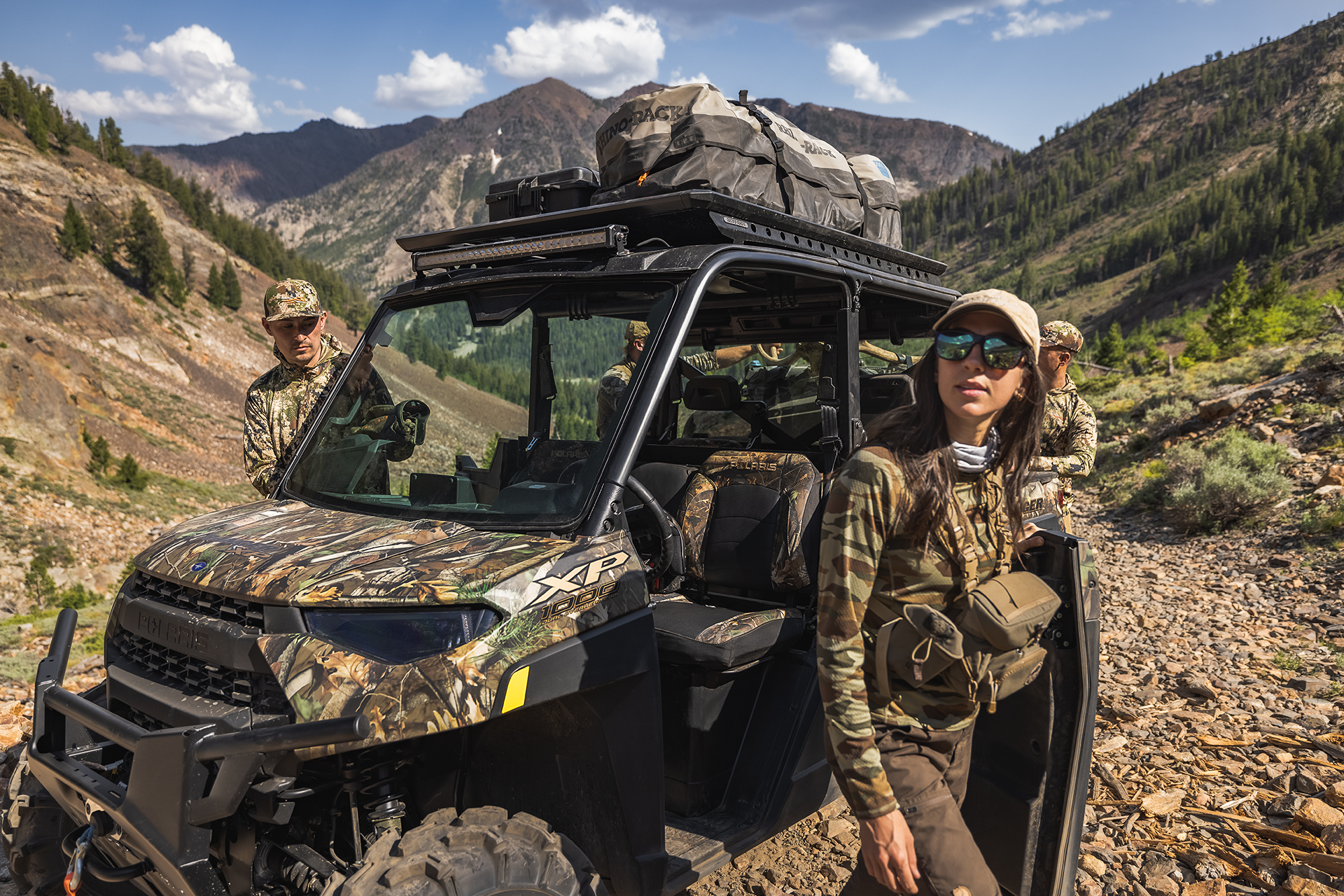 2022-ranger-crew-xp-1000-big-game-edition-ppc-image-lifestyle_SIX6602_06403