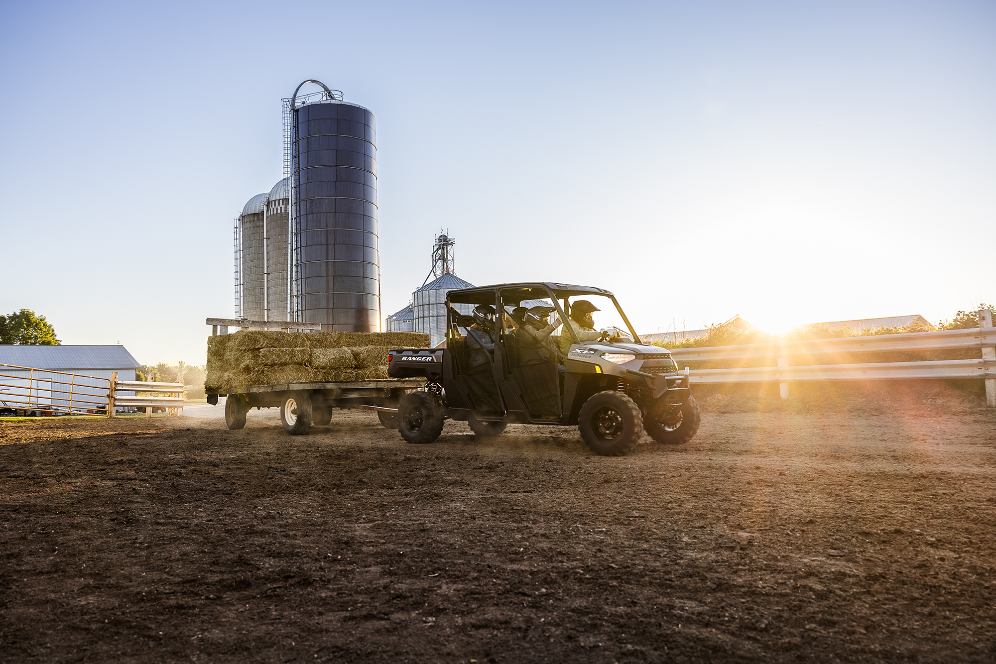 2022-ranger-crew-xp-1000-premium-matte-titanium-image-riding_SIX6598_04091