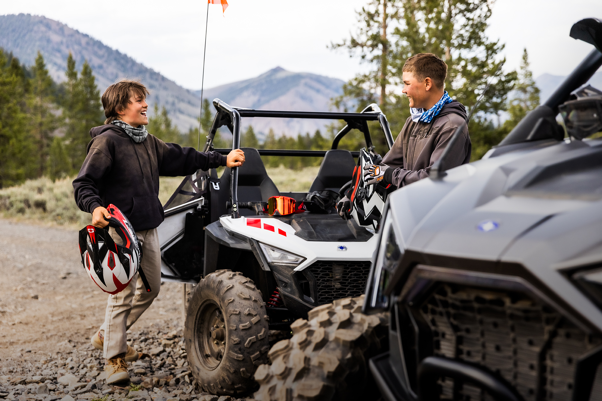2022-rzr-200-efi-white-image-lifestyle_SIX6603_06950