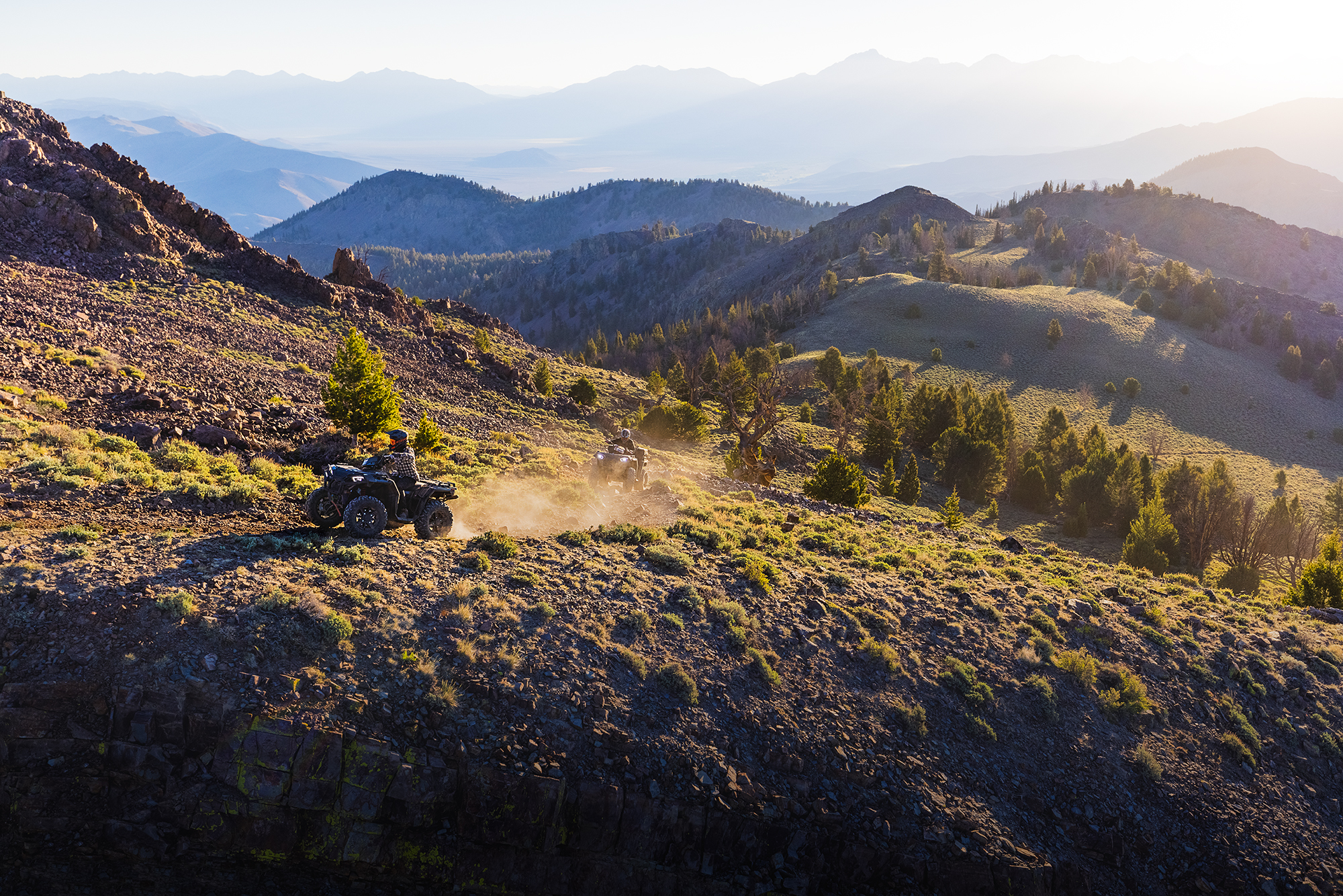 2022-sportsman-850-ultimate-trail-bronze-mist-image-riding_SIX6602_00231